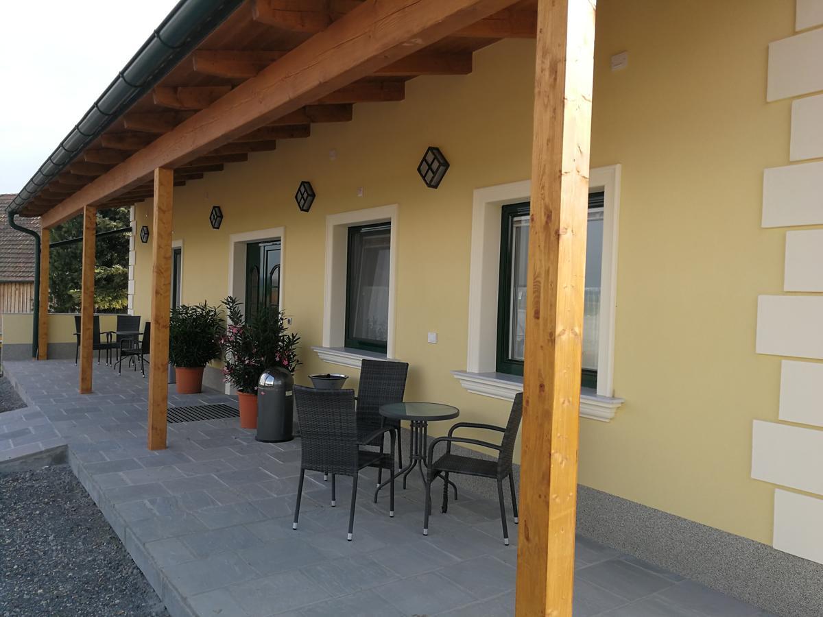Pension Zum Strell Hollabrunn Luaran gambar